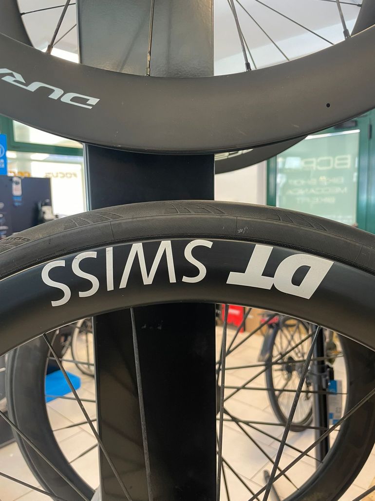 Used Dt Swiss ARC 1100 Wheelset with DT 180 Hub bike — image 10 of 19
