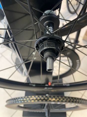 Used Dt Swiss ARC 1100 Wheelset with DT 180 Hub bike — image 7 of 19