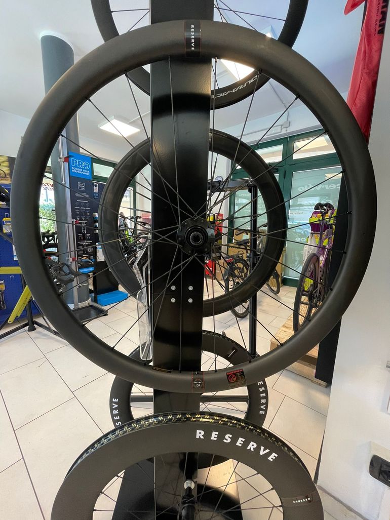 Used Reserve 34/37 Wheelset bike — image 8 of 20