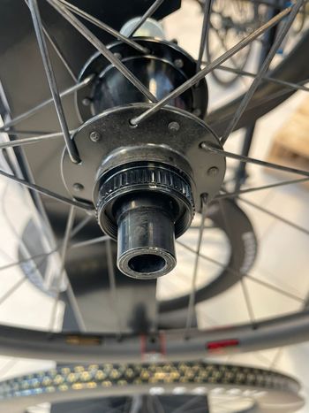 Used Reserve 34/37 Wheelset bike — image 5 of 20