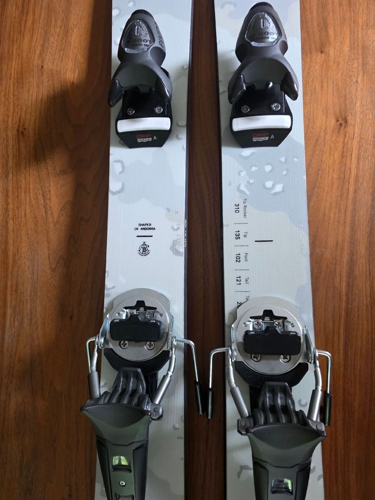 Used Commencal New Clash Skis 2025 bike — image 5 of 6