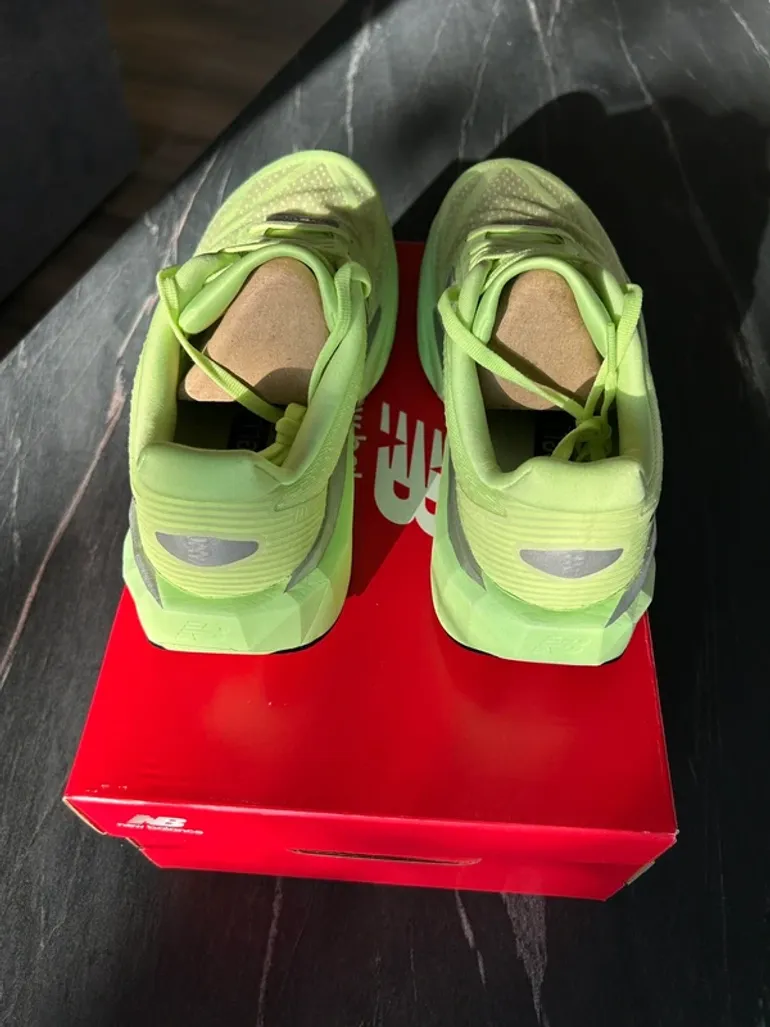 Used New Balance FuelCell Rebel v5 bike — image 5 of 7