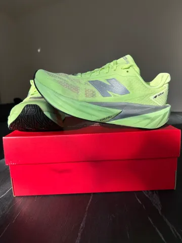 Used New Balance FuelCell Rebel v5 bike — image 2 of 7