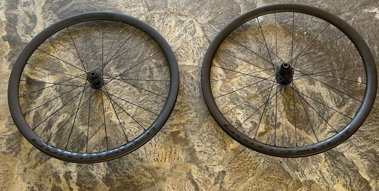 Used Bontrager Aeolus Elite 35 TLR Disc Road Wheel bike — image 6 of 6