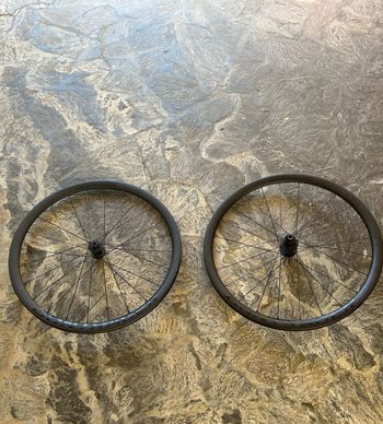 Used Bontrager Aeolus Elite 35 TLR Disc Road Wheel bike — image 5 of 6