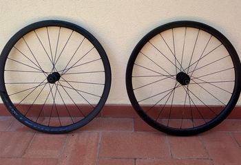 Used Bontrager Aeolus Elite 35 TLR Disc Road Wheel bike