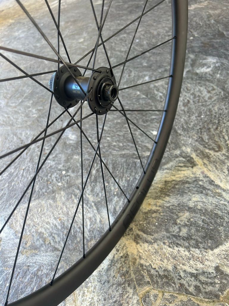Used Bontrager Aeolus Elite 35 TLR Disc Road Wheel bike — image 3 of 6