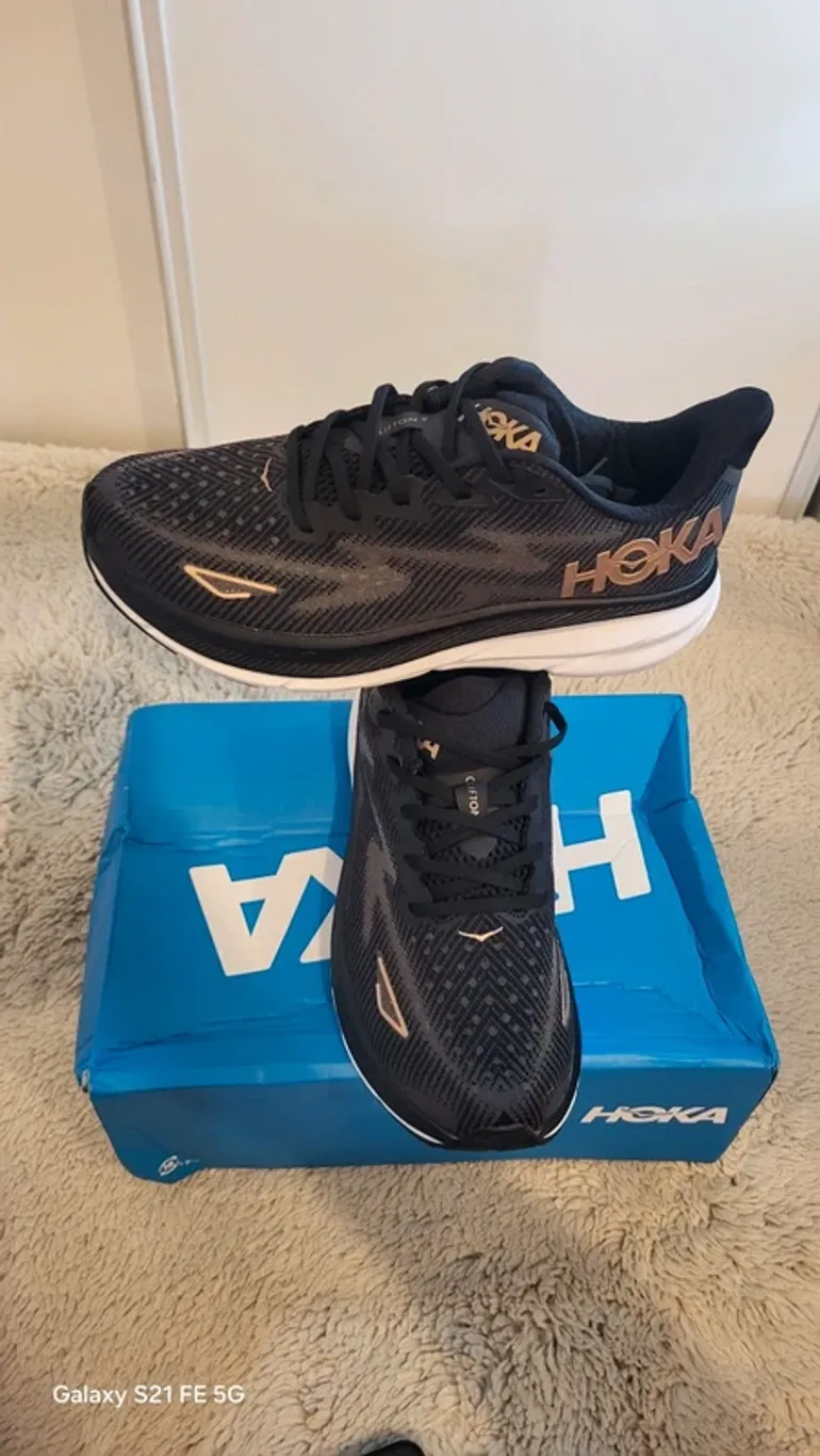 Used Hoka Clifton 9 Wide bike — image 2 of 6