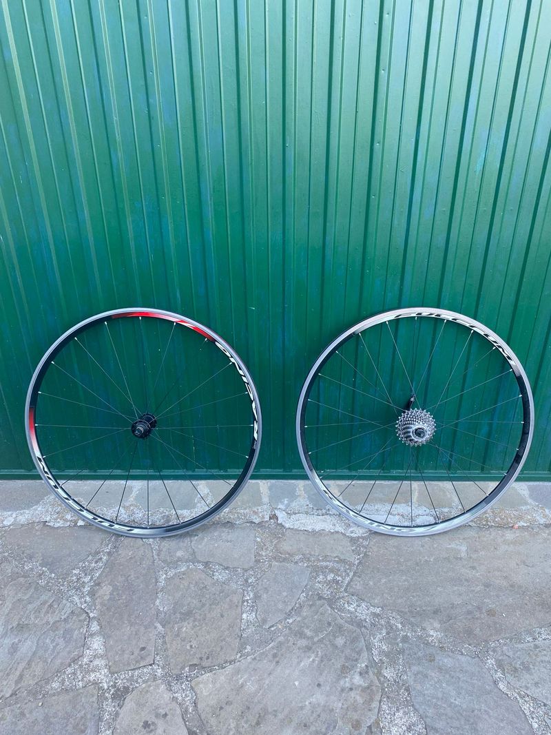 Used Fulcrum Cerchi bike — image 1 of 4