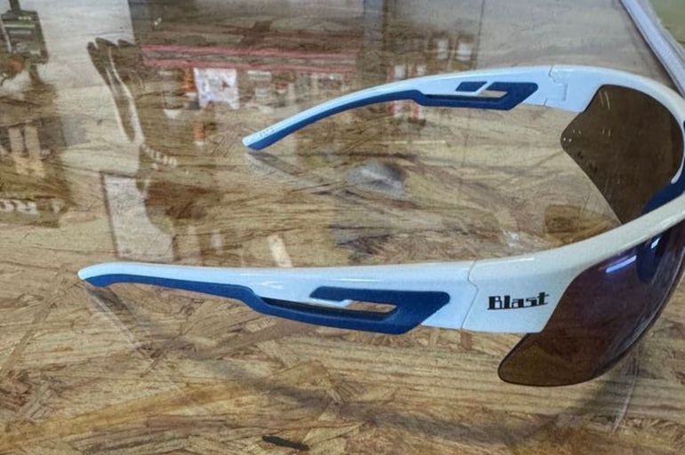 Used Blust Blast Occhiali da Sole Bianco e Blu 2025 bike — image 1 of 2