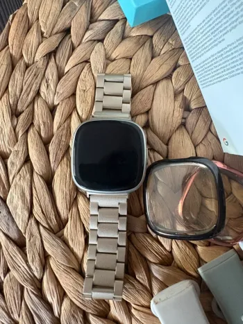 Used Fitbit Versa 4 bike — image 4 of 9