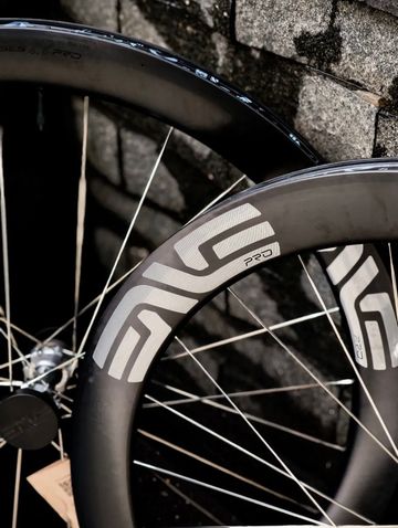 Brugt Enve SES 4.5 Pro Wheelset White 2026 bike — billede 3 af 5