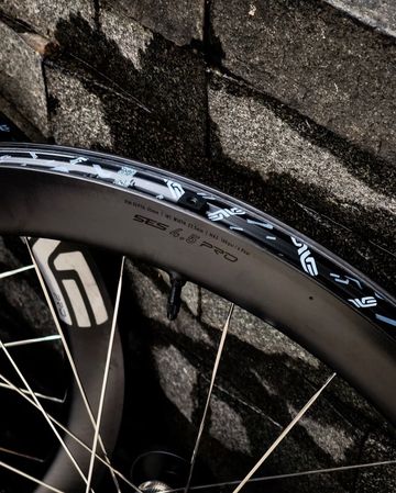 Brugt Enve SES 4.5 Pro Wheelset White 2026 bike — billede 4 af 5