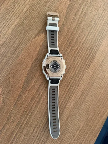 Used Garmin fenix 8 amoled sapphire bike — image 3 of 7