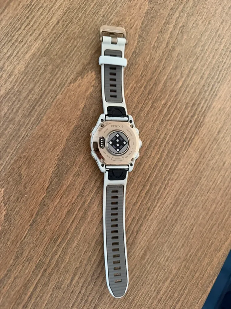 Used Garmin fenix 8 amoled sapphire bike — image 3 of 7