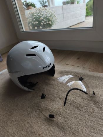 Used MET M100 Drone Wide Body 2025 bike — image 6 of 6