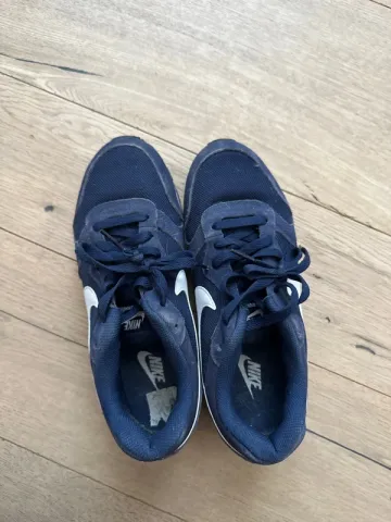 Tweedehands Nike MD runner 2 bike — afbeelding 2 van 4