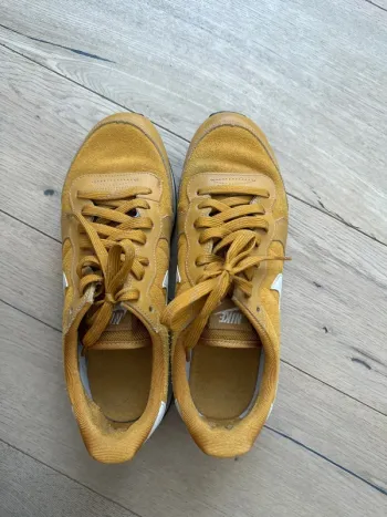 Used Nike Internationalist bike — image 2 of 4