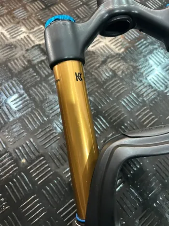 Used Fox 36 Factory 160mm 2020 bike — image 4 of 12