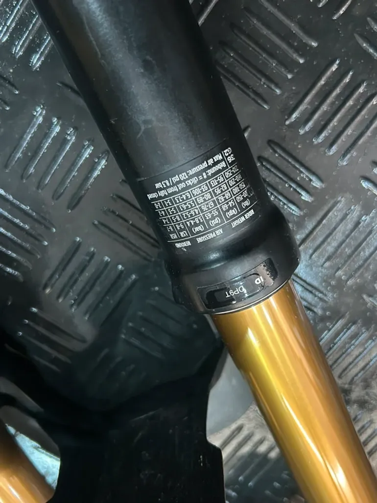 Used Fox 36 Factory 160mm 2020 bike — image 10 of 12