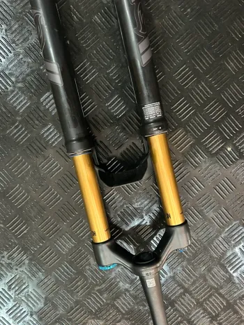 Used Fox 36 Factory 160mm 2020 bike — image 9 of 12