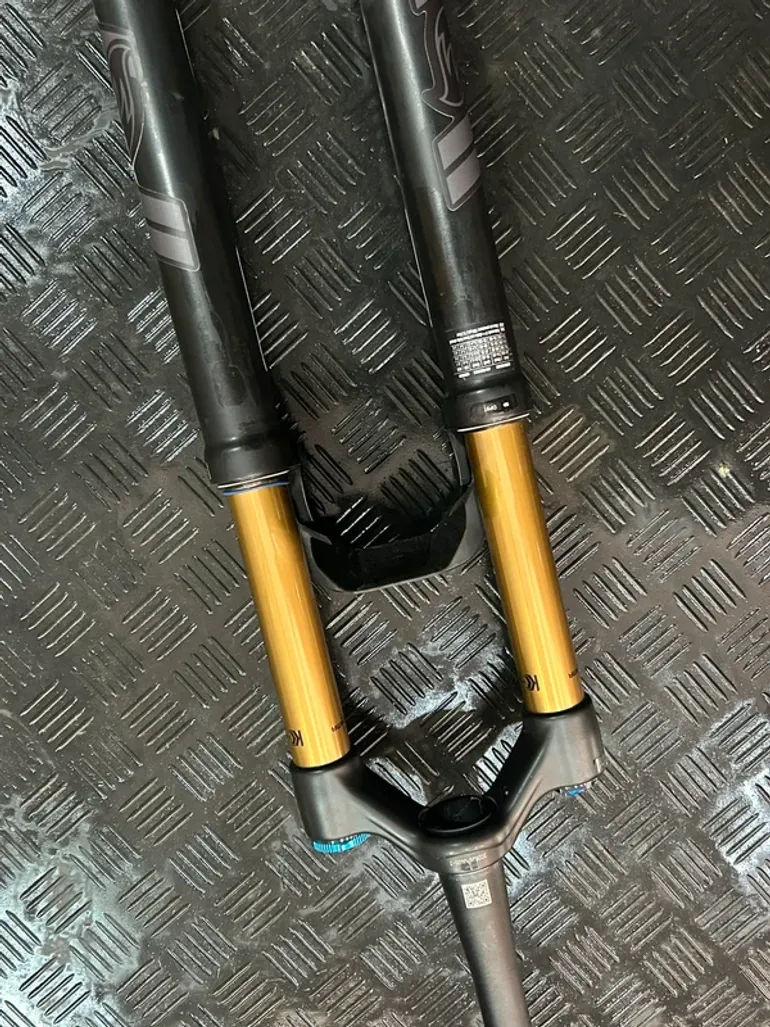 Used Fox 36 Factory 160mm 2020 bike — image 9 of 12
