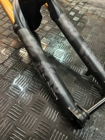 Used Fox 36 Factory 160mm 2020 bike — image 2 of 12