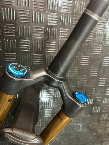 Used Fox 36 Factory 160mm 2020 bike — image 6 of 12