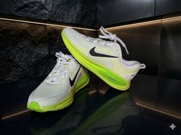 White Vomero 18 Running Shoes usato