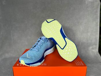 Used Nike ZoomX Invincible 3 bike — image 4 of 6