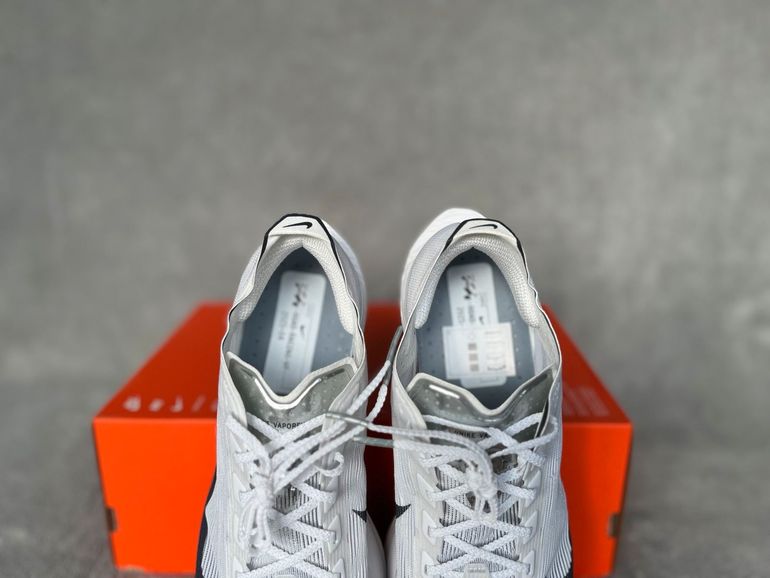 Used Nike ZoomX Vaporfly Next% 4 bike — image 4 of 5