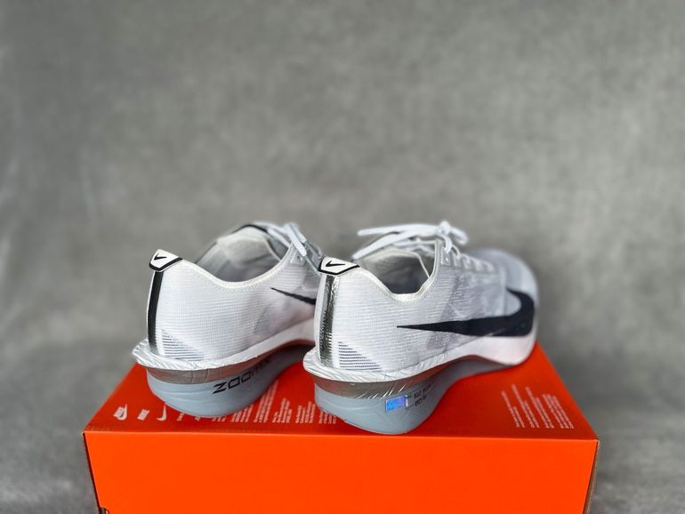 Used Nike ZoomX Vaporfly Next% 4 bike — image 3 of 5