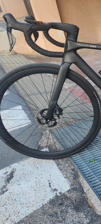 Used Bontrager Aeolus RSL 37 TLR Disc Road Wheel 2025 bike — image 2 of 3