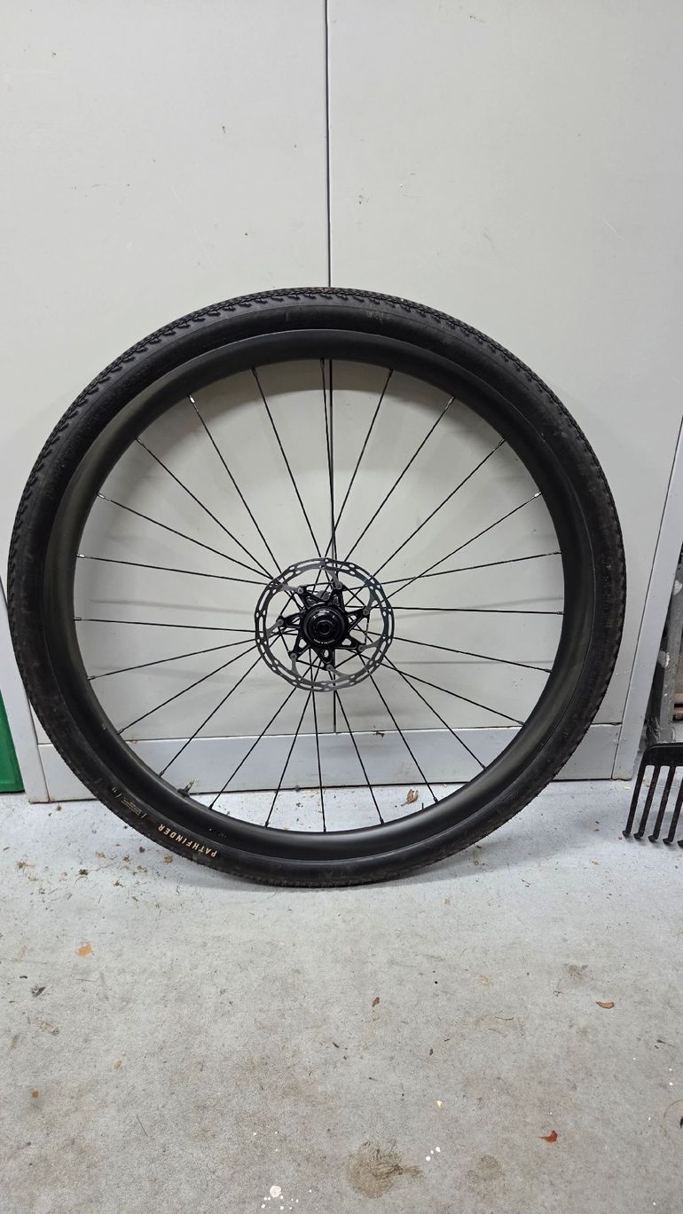 Used Farsports carbon wielset, 30mm, Dtswiss 350 2025 bike — image 3 of 5