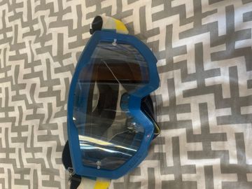 Used 100% Maschera Tecnica Cycling Accessories