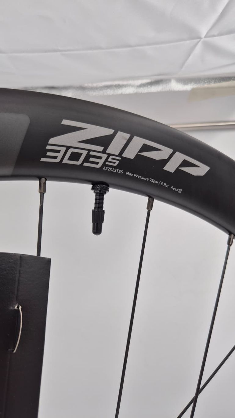 Used Zipp 303S Carbon Tubeless Disc Brake Wheelset 2026 bike — image 2 of 4