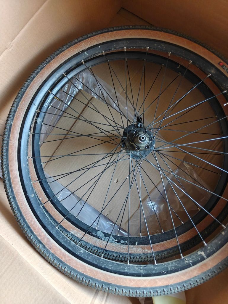 Used Triban couple wheels 650x23c tubeless ready bike — image 3 of 4