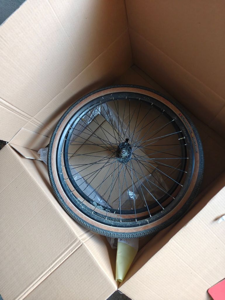 Used Triban couple wheels 650x23c tubeless ready bike — image 4 of 4