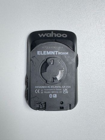 Used Wahoo ELEMNT ROAM V1 GPS Cycling Computer 2021 bike — image 2 of 3