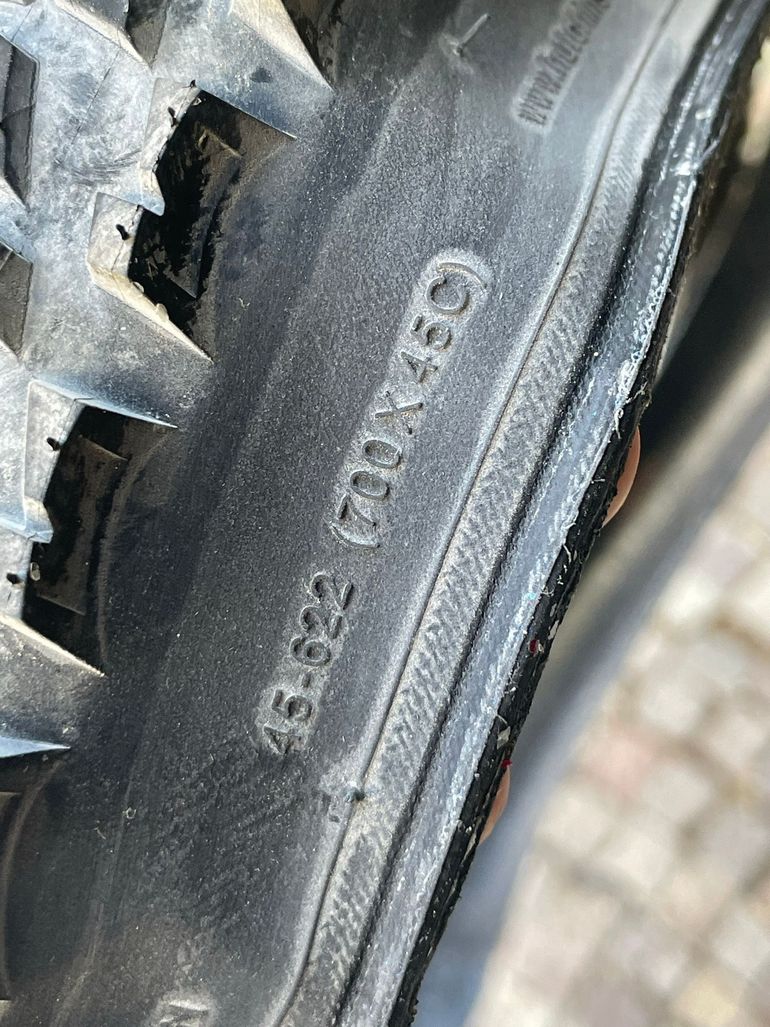 Used Hutchinson Tundra 700x45 2026 bike — image 3 of 3