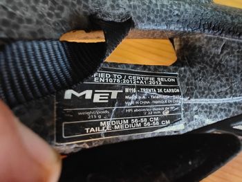 Used MET Trenta 3K Carbon MIPS Helmet 2019 bike — image 9 of 11