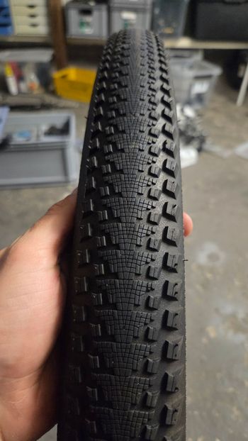 Used Continental Double Fighter 2.0 50x622 29x2.0 bike — image 2 of 4