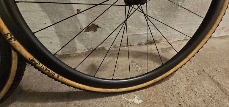 Used Dt Swiss CRC 1100 bike — image 8 of 13