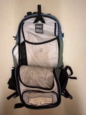 Used EVOC FR Enduro Team Backpack bike — image 4 of 5