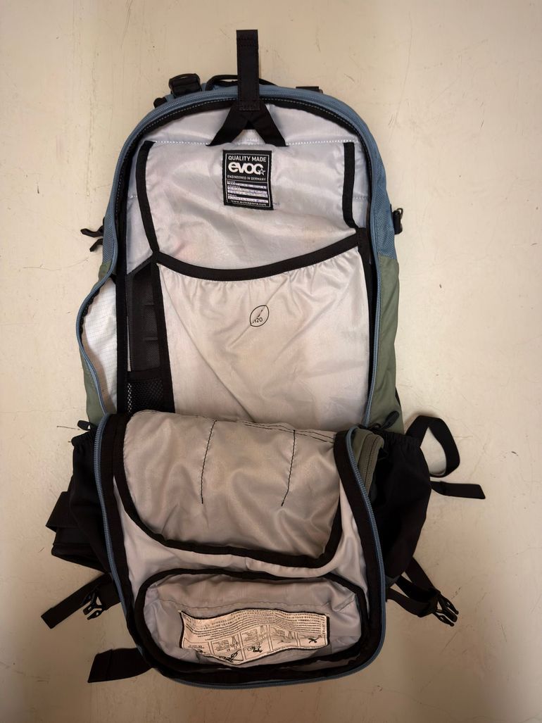 Used EVOC FR Enduro Team Backpack bike — image 4 of 5