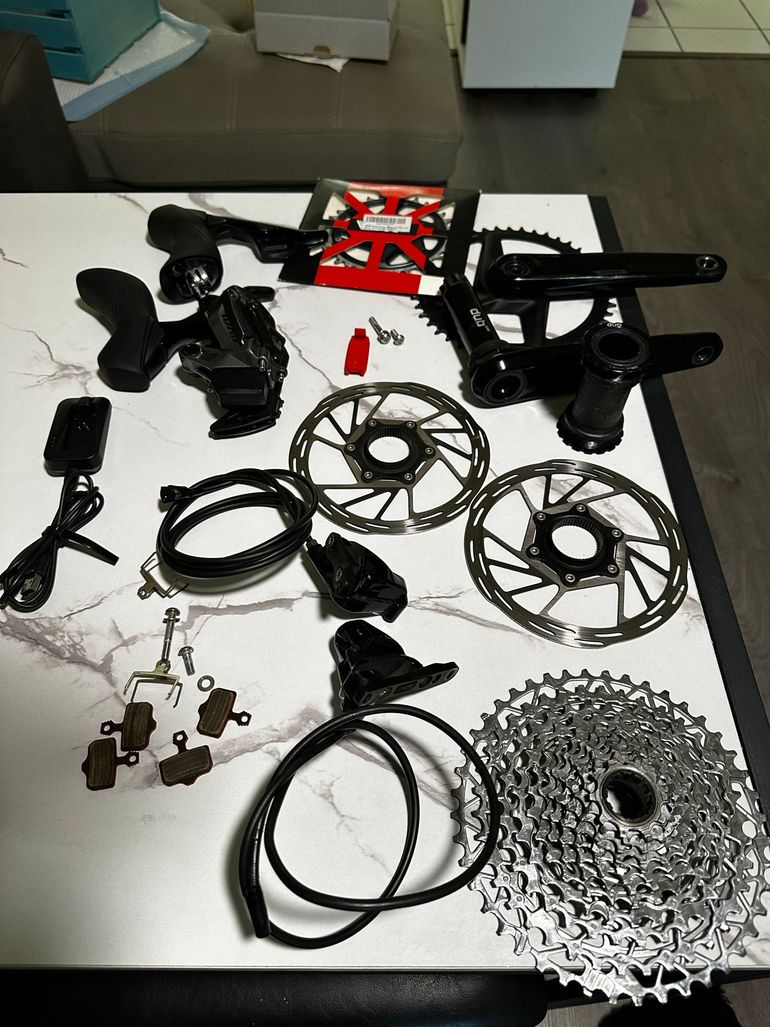 Used Sram Rival eTap AXS xlpr 2025 bike — image 2 of 8