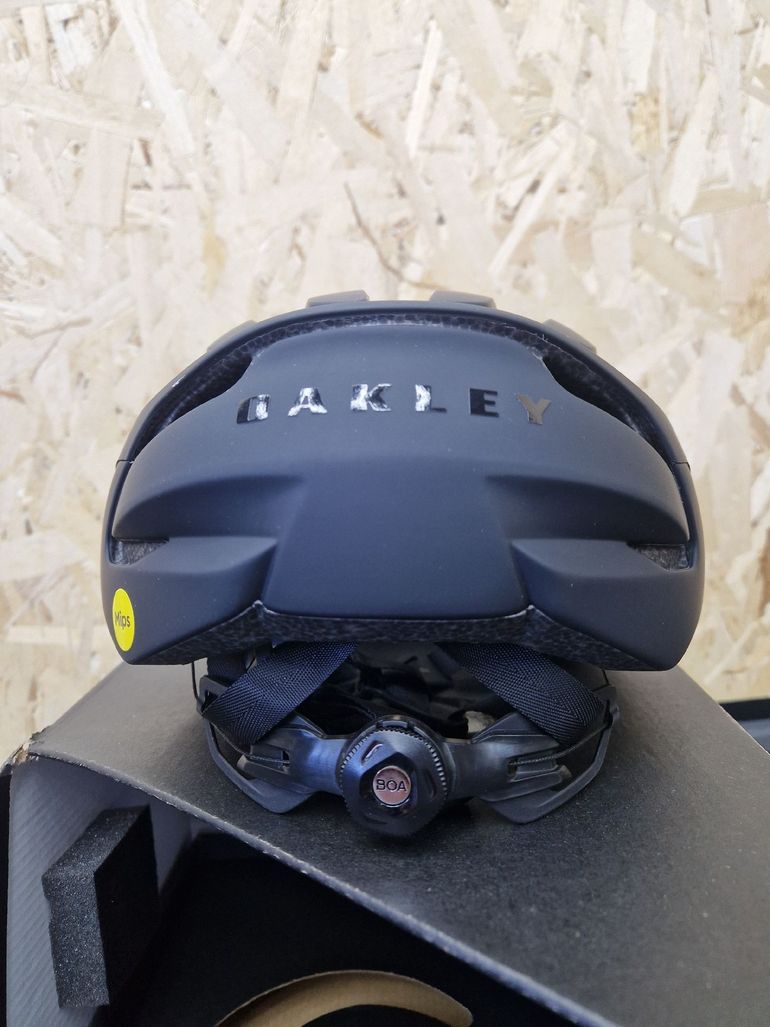 Used Oakley ARO3 Endurance MIPS 2026 bike — image 8 of 19