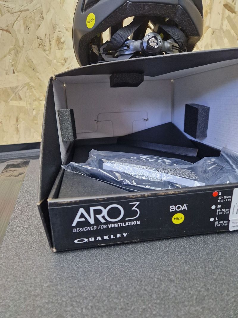 Použité Oakley ARO3 Endurance MIPS 2026 bike — obrázek 11 z 19
