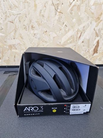 Used Oakley ARO3 Endurance MIPS 2026 bike — image 4 of 19