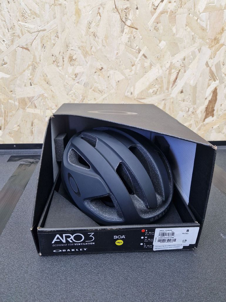 Used Oakley ARO3 Endurance MIPS 2026 bike — image 4 of 19